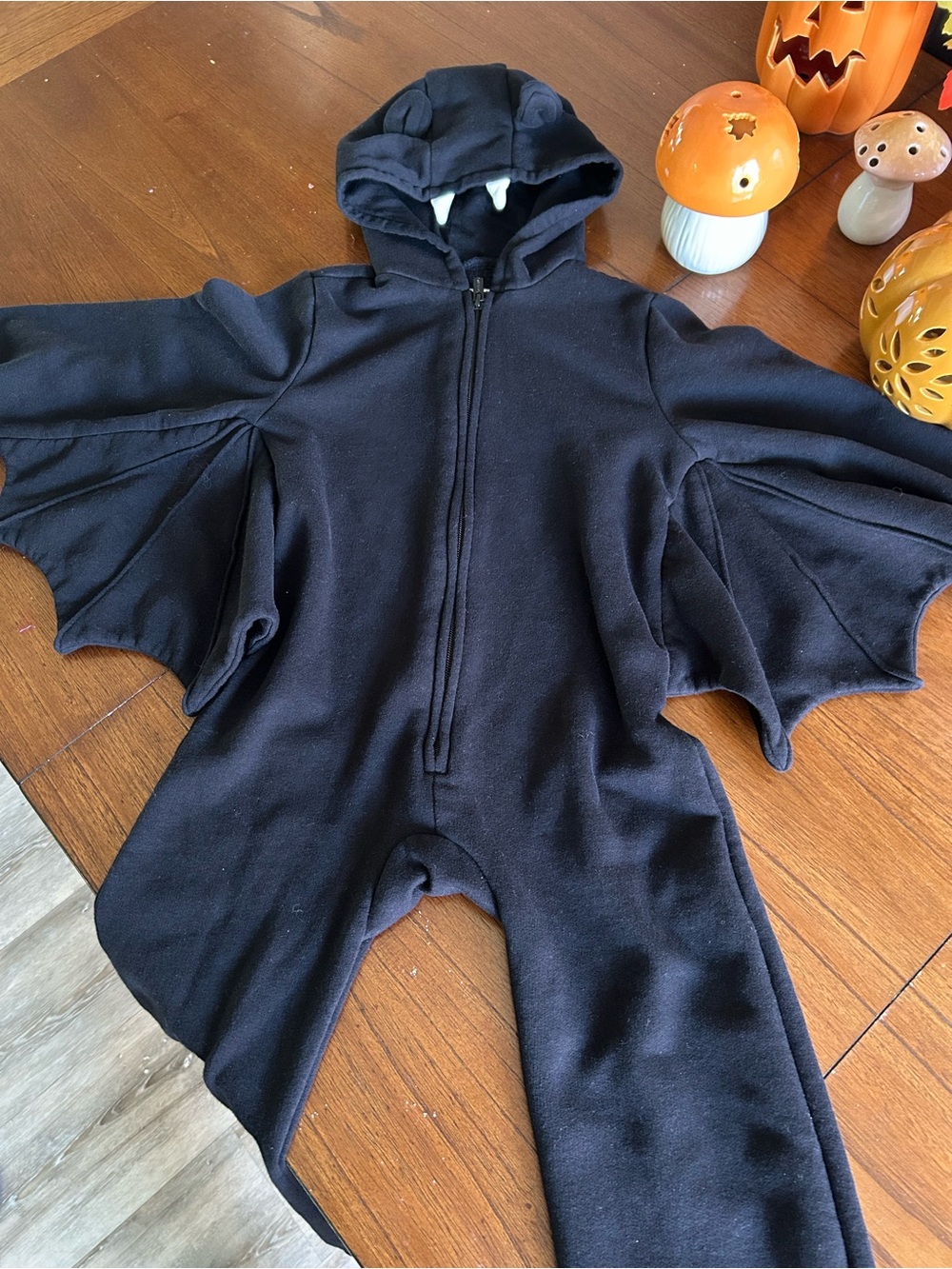 Kids 5T Old Navy Black Bat One-Piece Hoodie Romper with wings